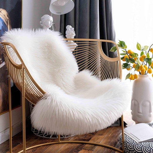 Synthetic sheepskin
